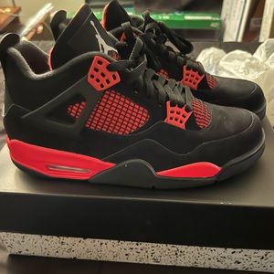 Jordan 4s